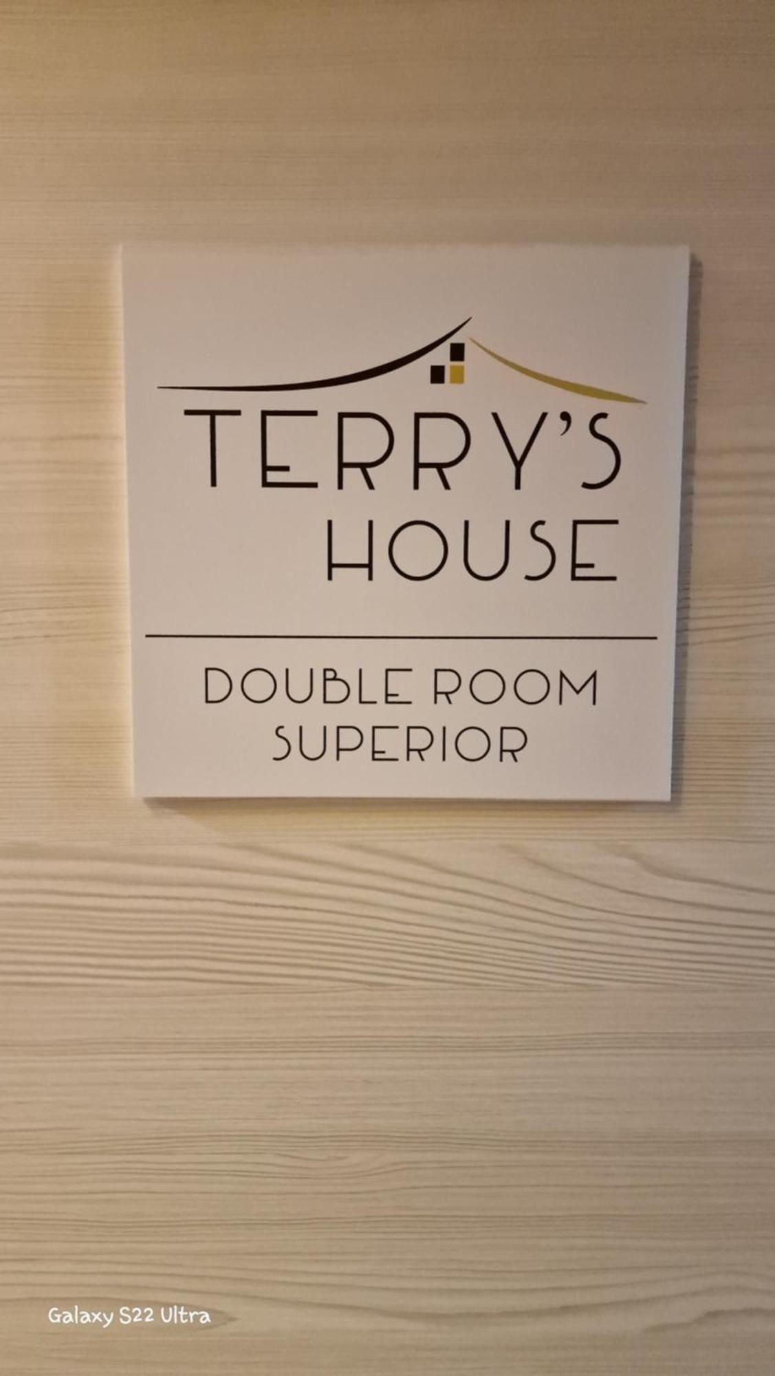 Terry's House 3*